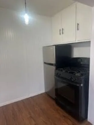 Studio, $825 — Photo 4