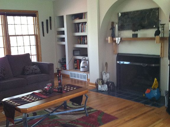Living Rm w/built ins & gas fireplace