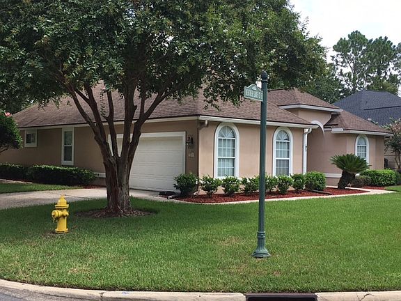 Corner Lot,Side-entry Garage