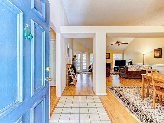 4th image of 2723 Lakefield Way
