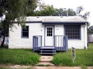 906 NW Western Ave, Topeka, KS 66608