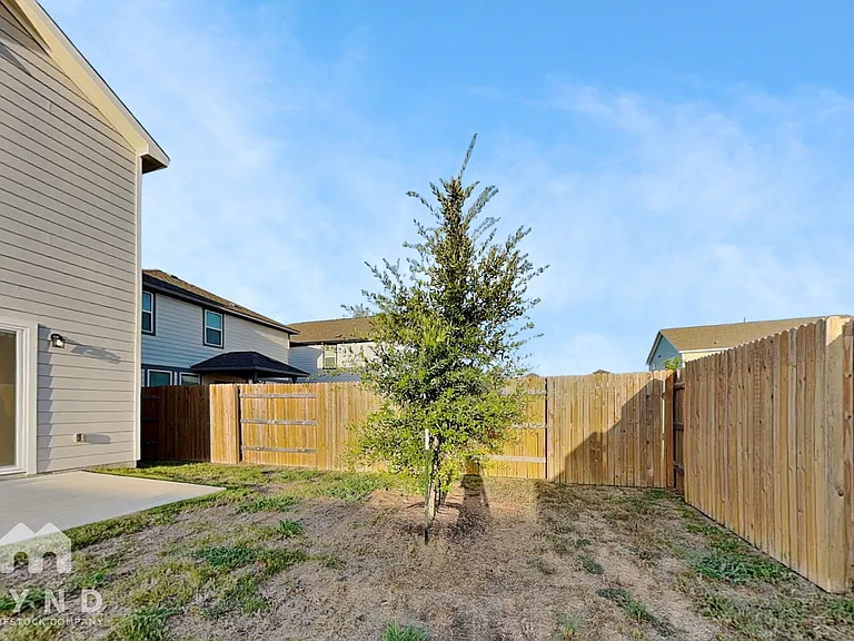 8003 Andravida Dr — Photo 21