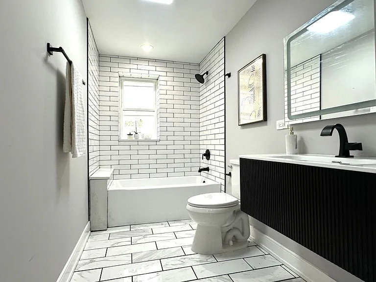 2639 W Carmen Ave #3E — Photo 12