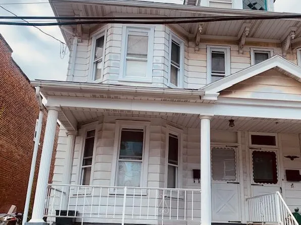 33 W Saucon St, Hellertown, PA 18055