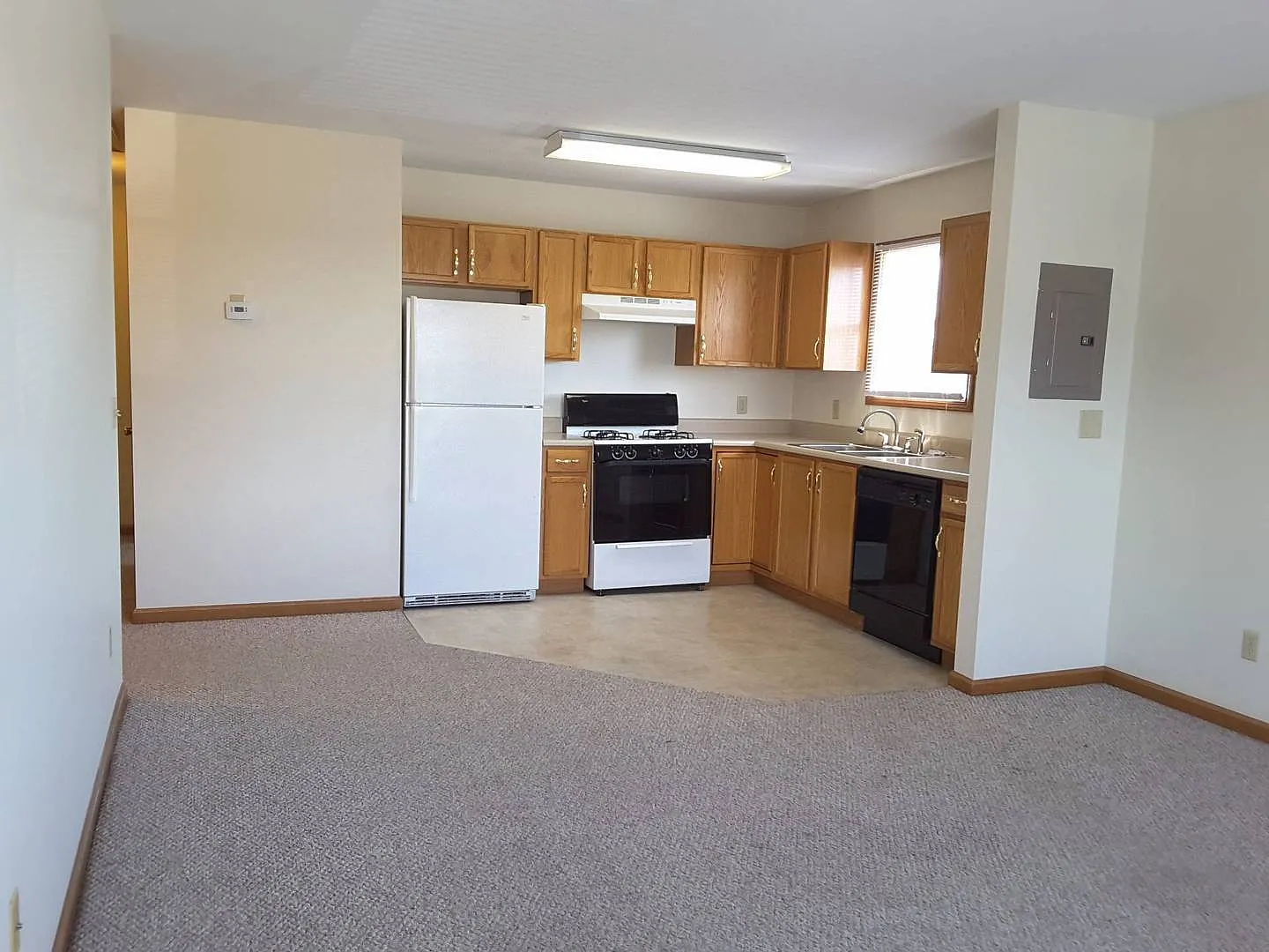 217 Stonewall Court — Photo 3
