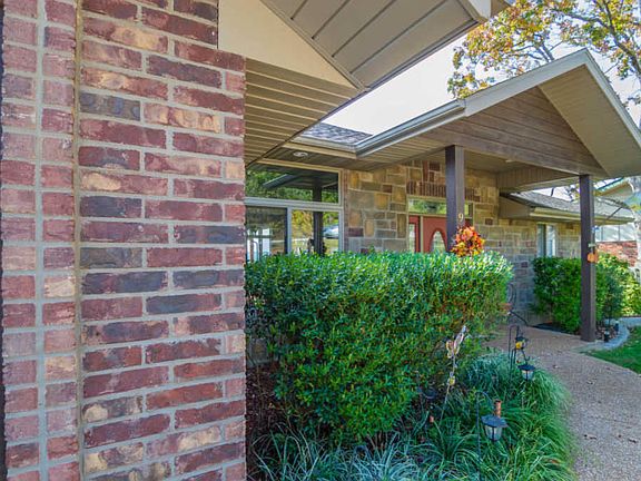 4th image of 9 Hickory Dr