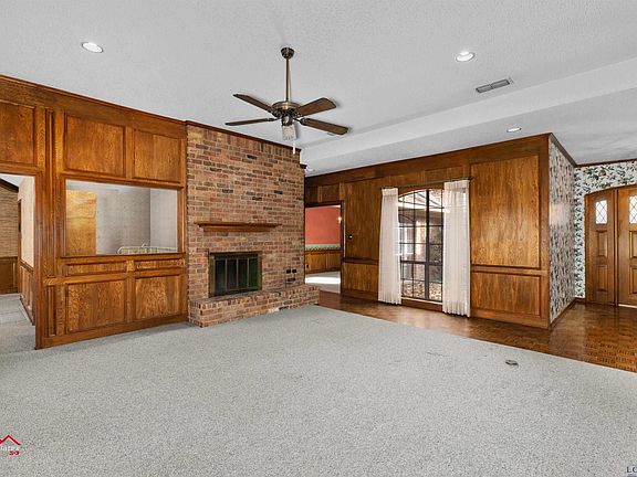 5th image of 1305 Wisteria Ln