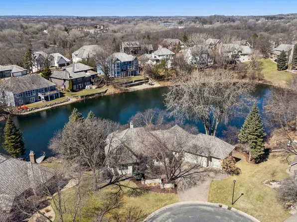 6484 Promontory Dr, Eden Prairie, MN 55346