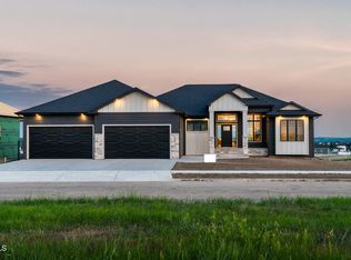 2121 Tule Ln, Bismarck, ND 58503