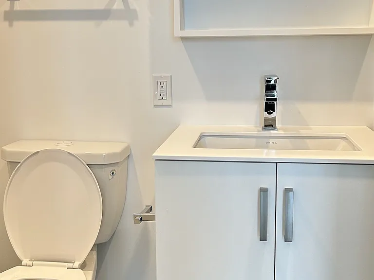 88 Queen St E #1209 — Photo 12