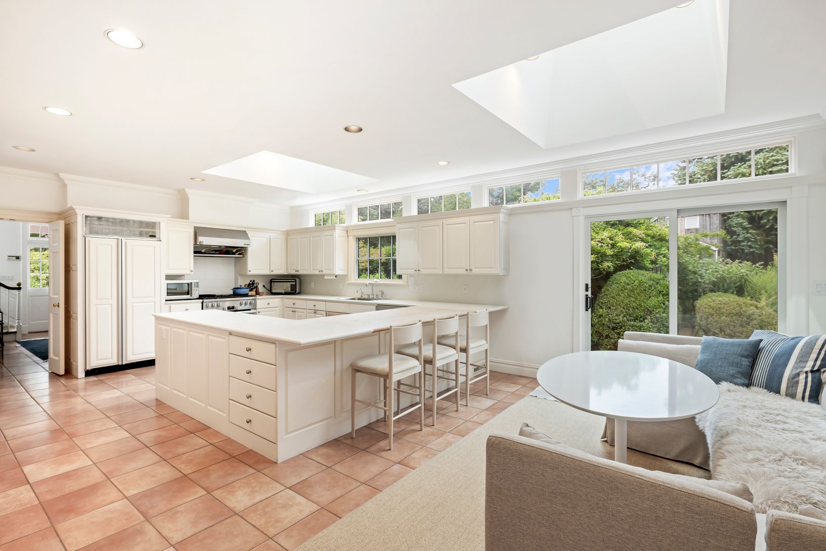  Kitchen with Breakfast area 