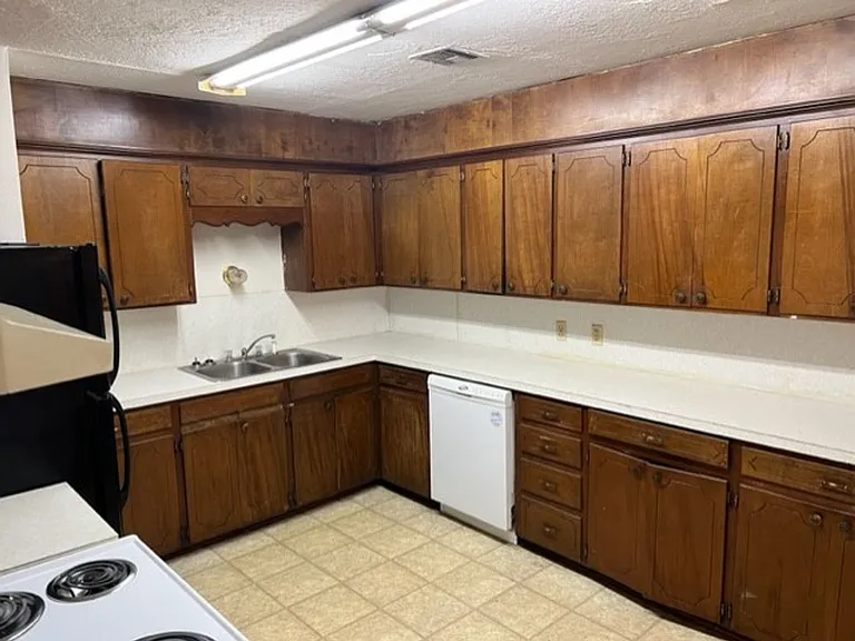 1122 N Flood Ave — Photo 16