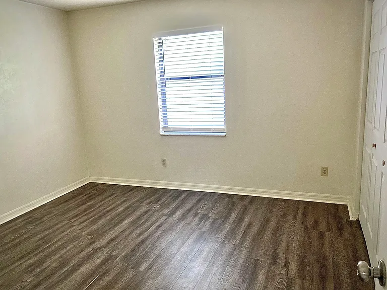 720 SE 9th St #1 — Photo 5
