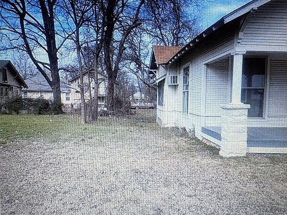 3rd image of 105 E 3rd St