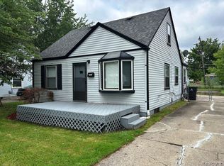 26657 Chippendale St, Roseville, MI 48066