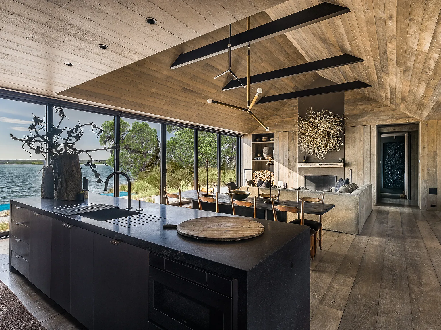 Waterfront Modern Oasis With Sunsets — Photo 4