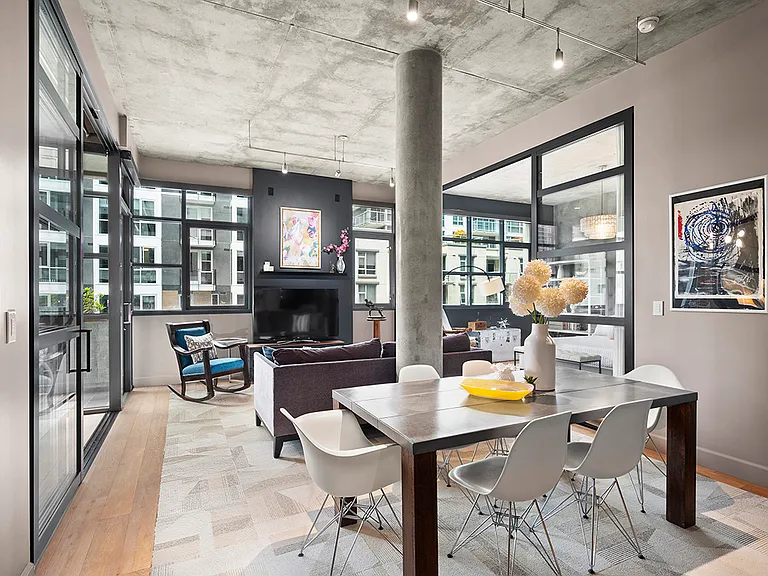 527 10th Ave #314 — Photo 3