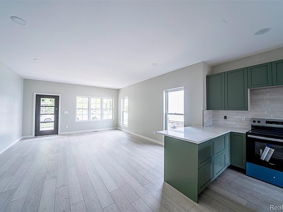 4th image of 3571 7th St