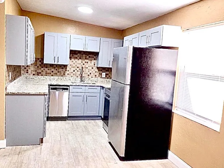 1362 Gardenia Ave — Photo 4