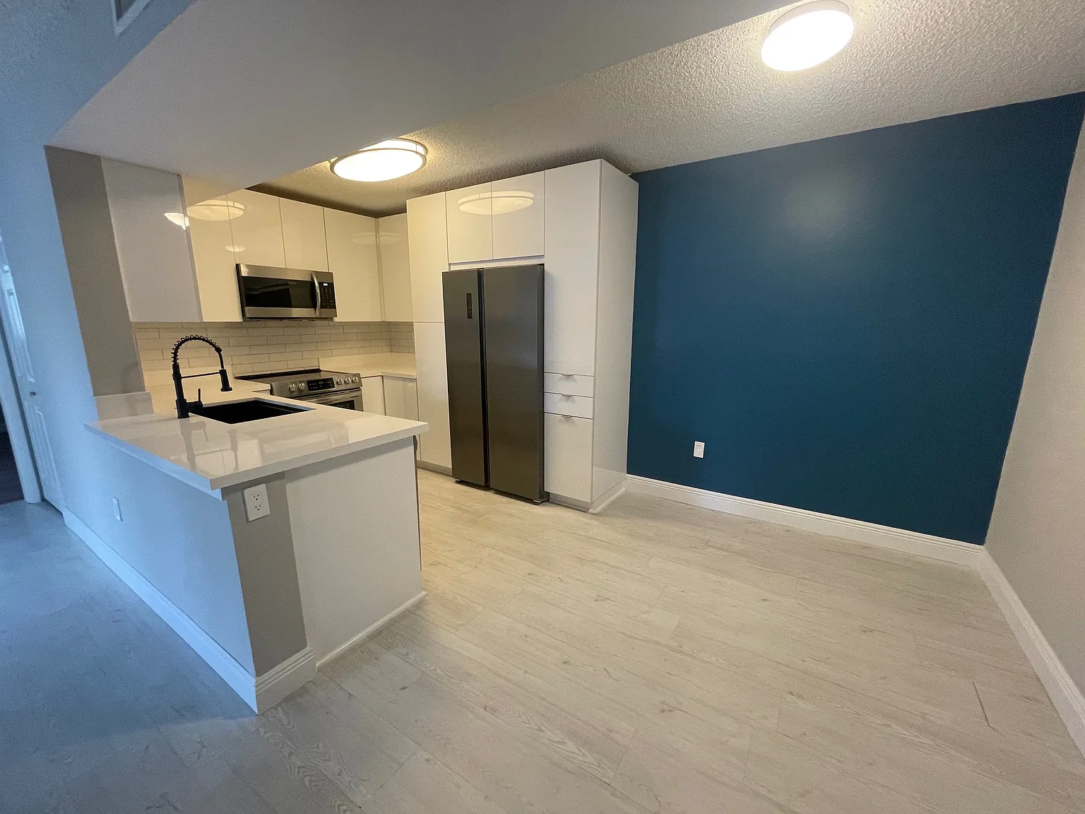 2 bed, 1016 sqft, $2,300 — Photo 4
