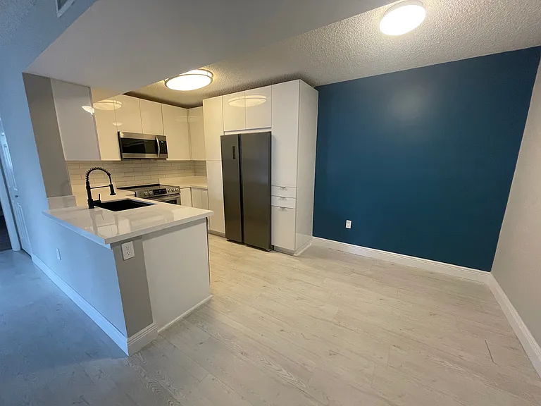 251 Palm Cir W #201 — Photo 4