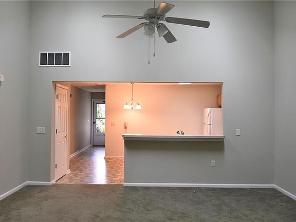 4th image of 5290 Clover Dr