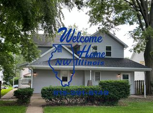 734 W Ordway St, Freeport, IL 61032