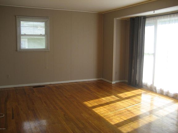 2nd image of 1456 Herrick Ave NE