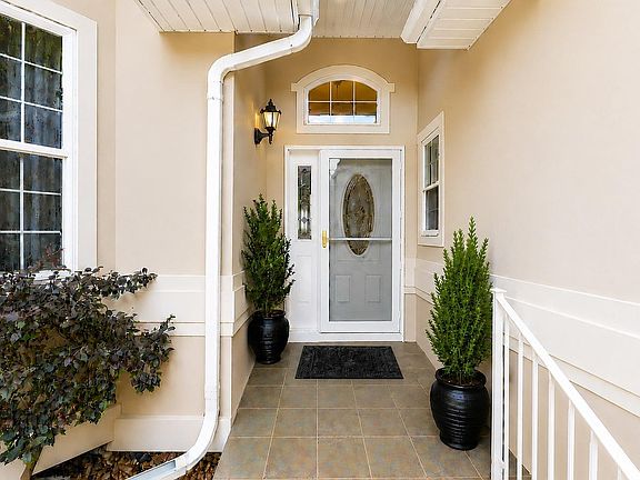 2nd image of 3729 Doral Dr