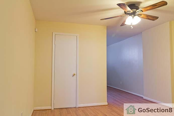 2nd image of 2409 Lauretta Ave