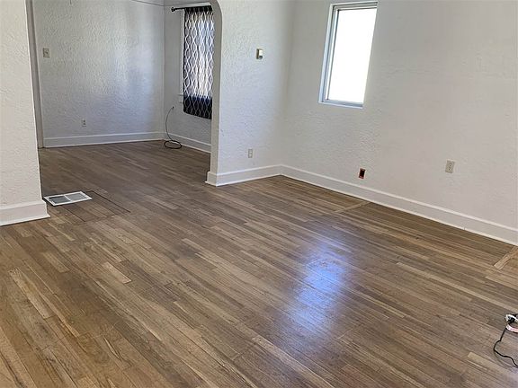 3rd image of 1200 N Lea Ave