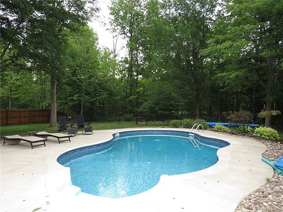 2nd image of 88 Fairview Ct