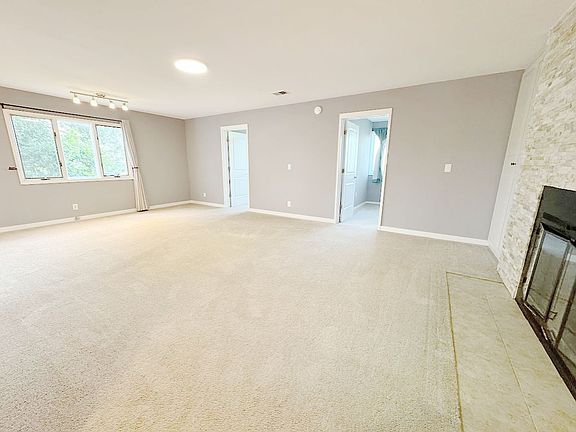 3rd image of 1530 Bradley Dr