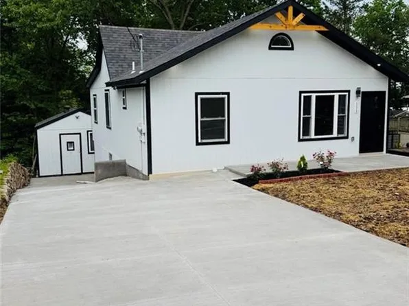 111 Emerson Ave, Bonner Springs, KS 66012