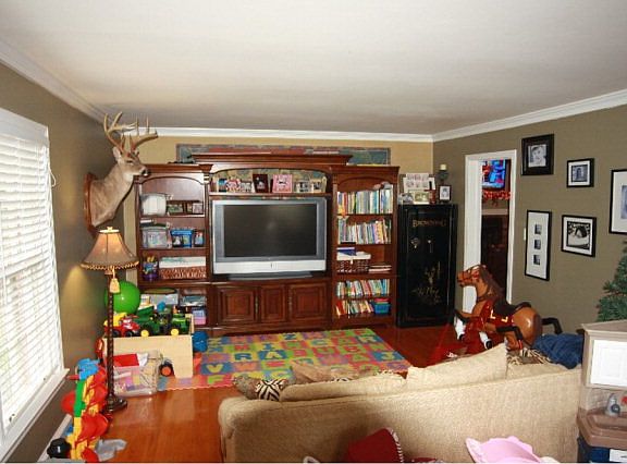 4th image of 1016 Morningside Ln