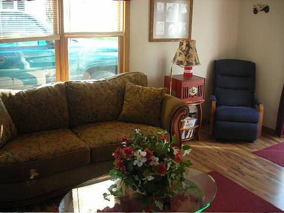3rd image of 6081 Middle Dr