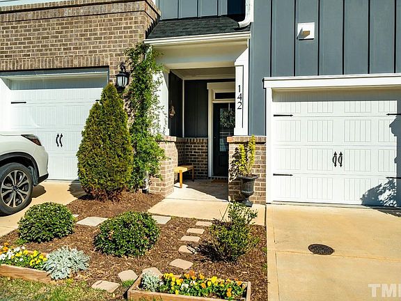 2nd image of 142 Manordale Dr