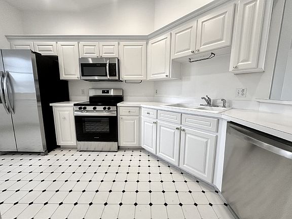 4th image of 447 Enclave Pl