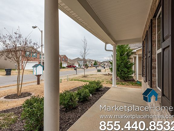3rd image of 915 Creek Oak Dr
