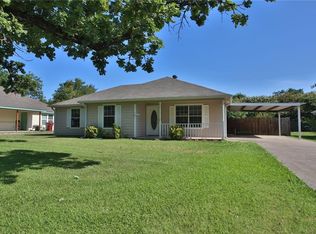 707 E 12th St, Bonham, TX 75418