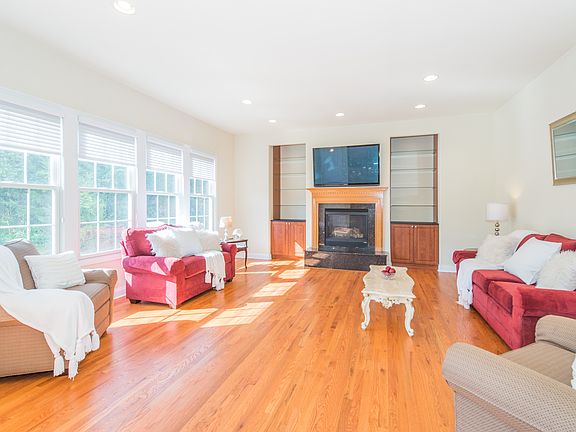 4th image of 14 Bluffs Ct #14