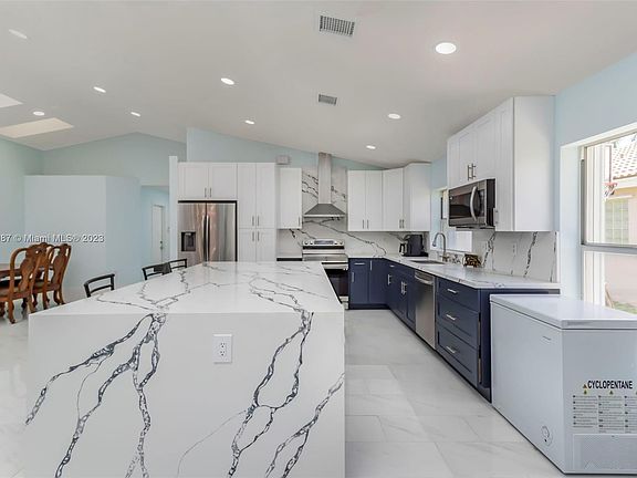 4th image of 16561 NW 5th St