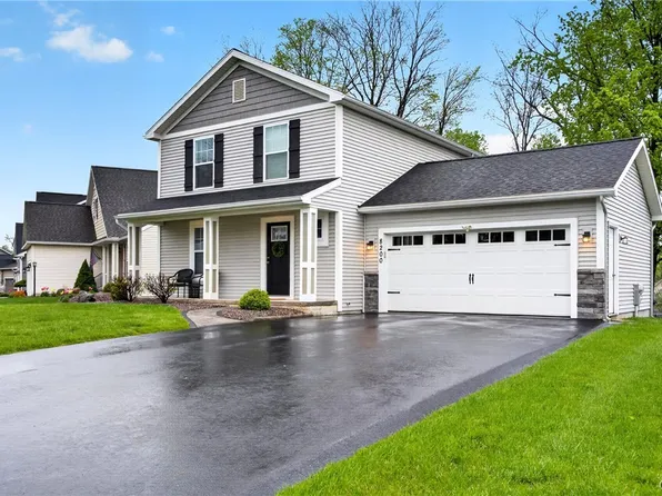 8200 Venetian Dr, Baldwinsville, NY 13027