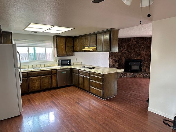 4th image of 2593 Royal Park Dr