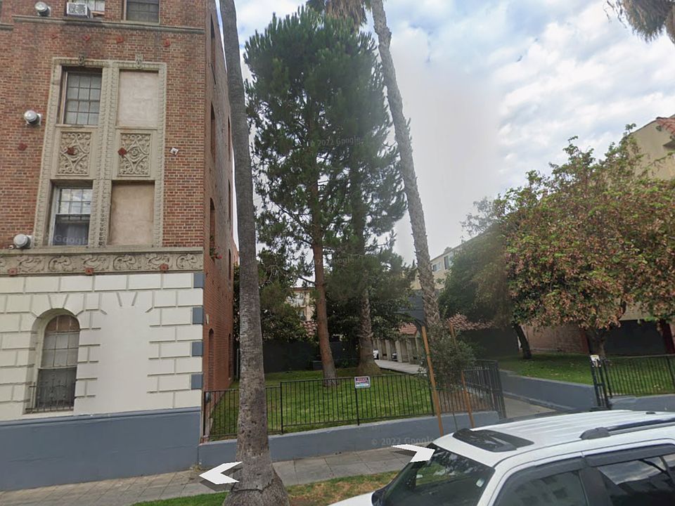 1st image of 329 1/2 S Manhattan Pl #407