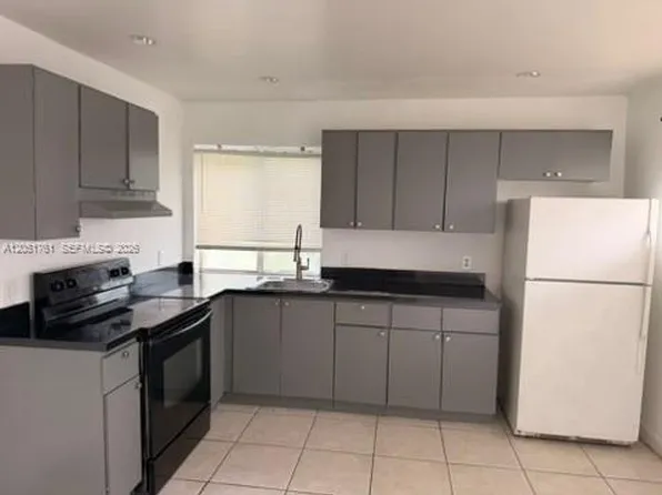 848 SW 5th St #203, Homestead, FL 33030