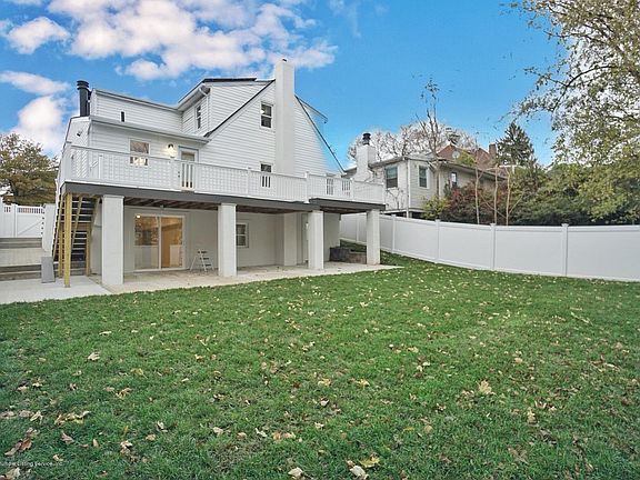 3rd image of 32 Saint Stephens Pl