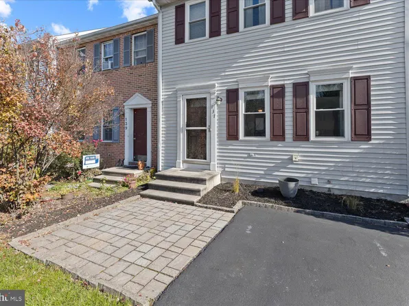 137 Sherfield Ct, Elizabethtown, PA 17022