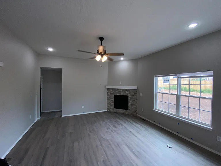 406 E Wright St — Photo 12