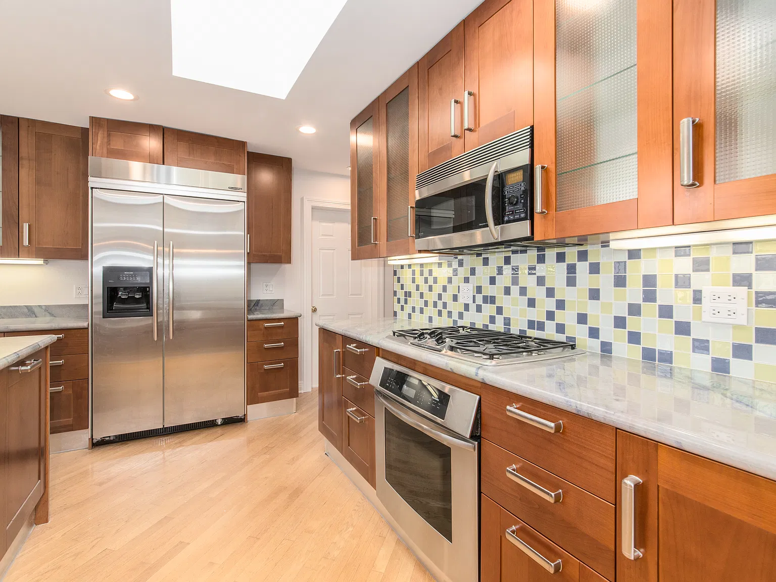 4 bed, 2.5 bath, 2113 sqft, $5,500 — Photo 2